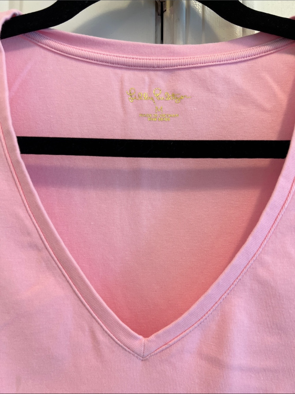 Lilly Pulitzer size M light pink V neck tee - Picture 2 of 4